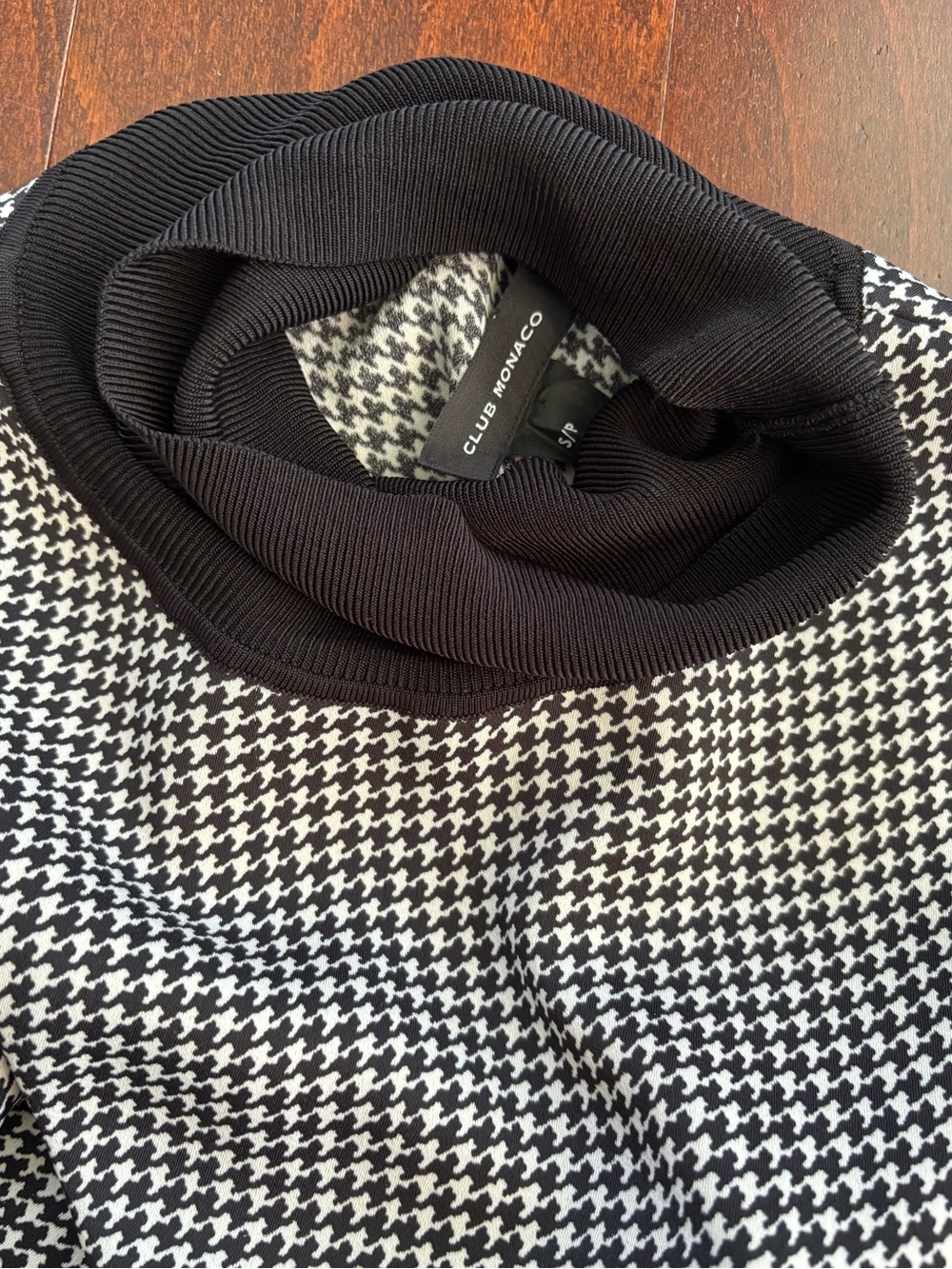Club Monaco black & white houndstooth sleeveless turtleneck tunic top, Size S/P